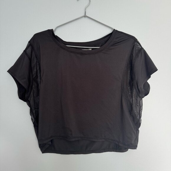 Forever 21 - Sport Mesh-Paneled Crop Top - Picture 3 of 4